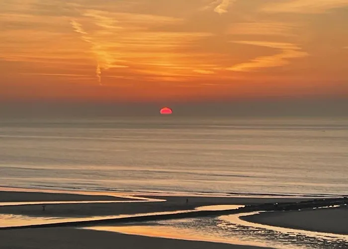 Happy In - Lovely With Seaview At The